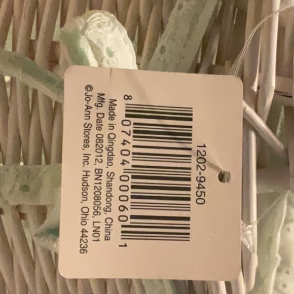 New White Wicker Duck Woven Rattan Baskets Set of Two Lined With Fabric - Picture 5 of 7